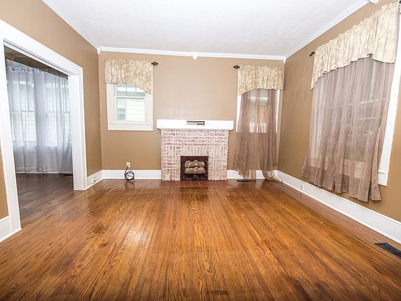 4th image of 719 Main St