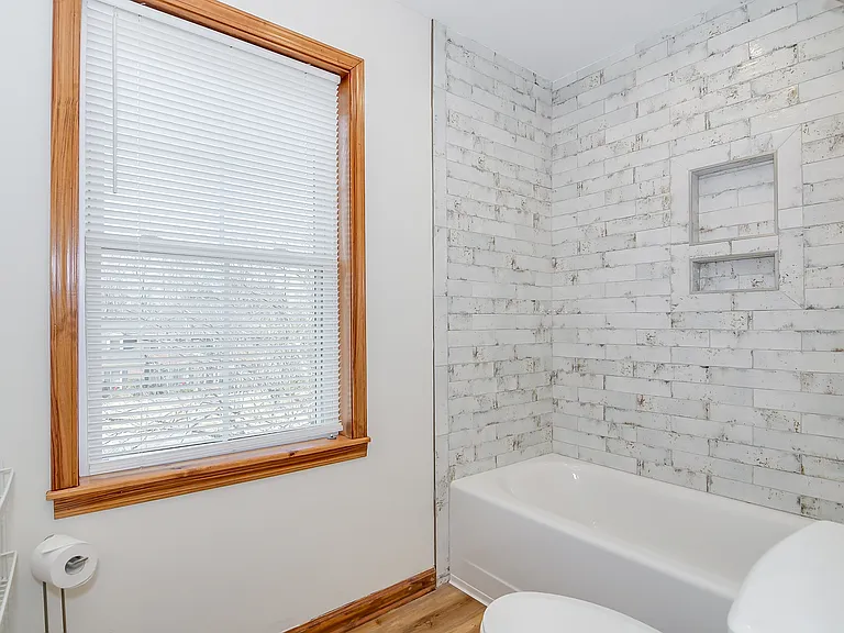4117 Knollcrest Cir N — Photo 47