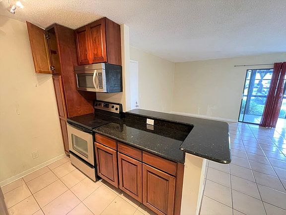 2nd image of 809 NE 199th St APT 105-7