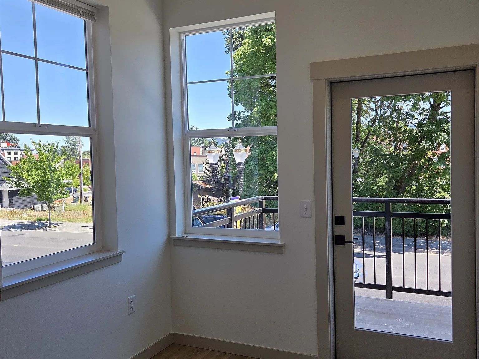 Hill's Town Apartments — Photo 3