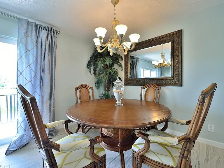 229 Palm Dr #2 — Photo 6