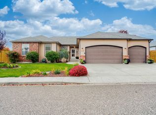 415 Palm Dr, Richland, WA 99352