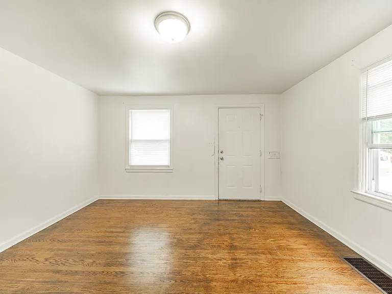 4326 Crittenden Ave #4326 — Photo 5