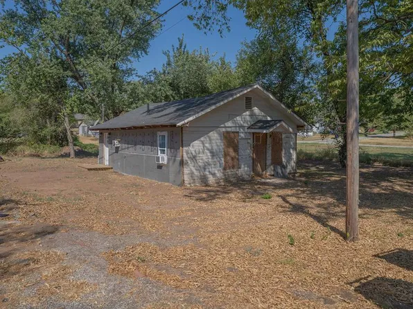 2119 Cherokee Ave, Baxter Springs, KS 66713