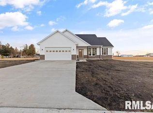 602 E North St, Mount Sterling, IL 62353