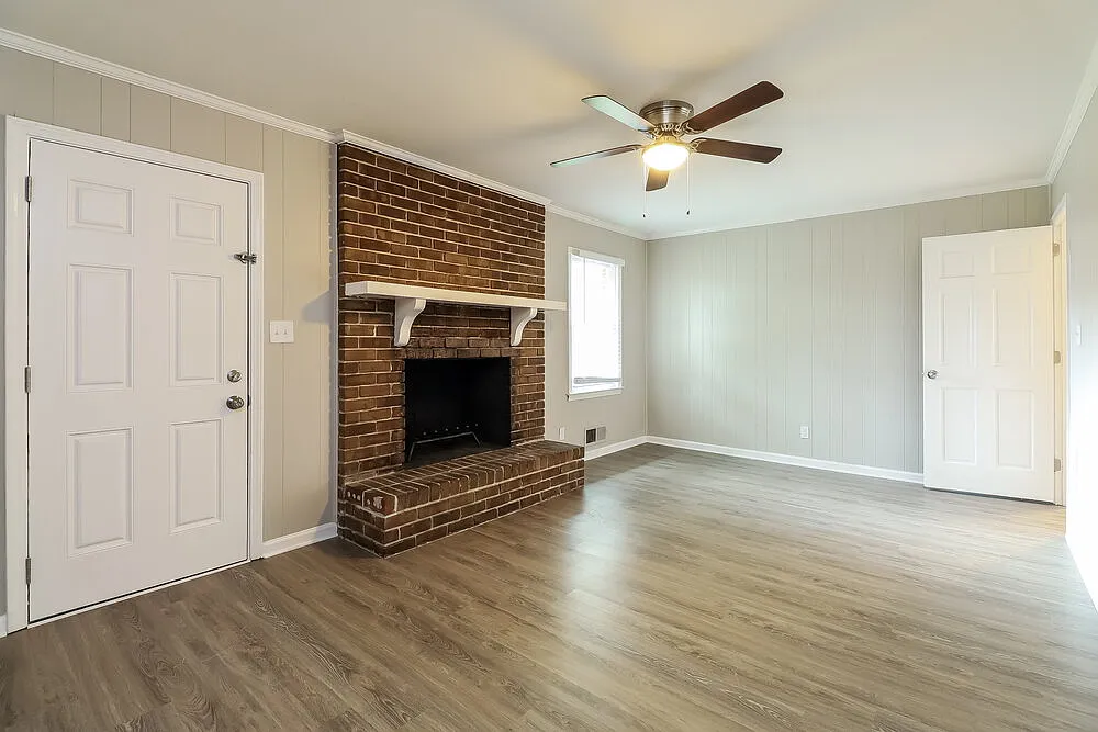 4 bed, 2.0 bath, 1858 sqft, $2,390 — Photo 4