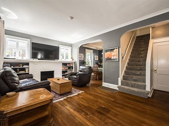 4th image of 7456 Warner Ave