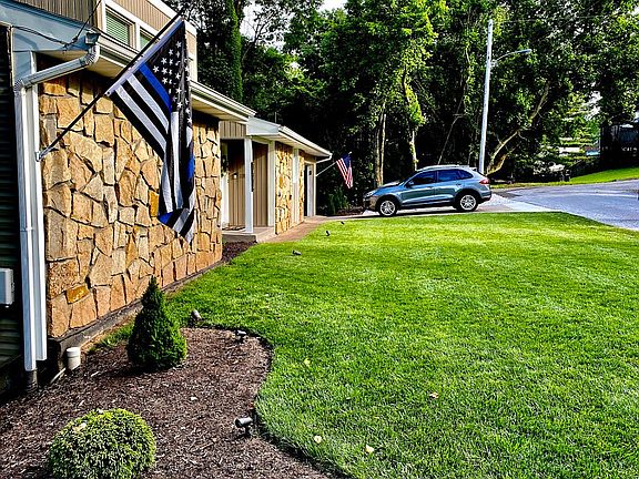 2nd image of 1524 North Dr