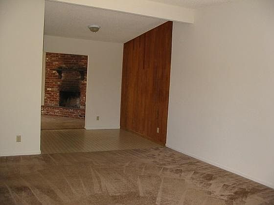4th image of 3816 Moonbeam Dr
