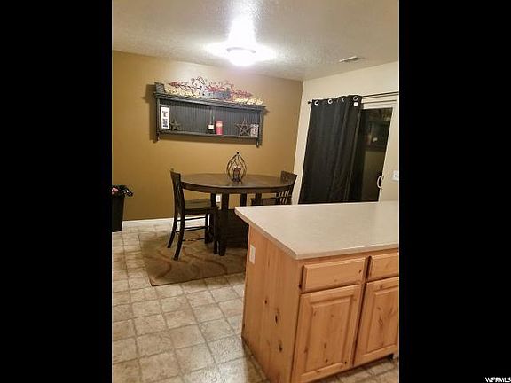4th image of 730 N Blackhorse Dr