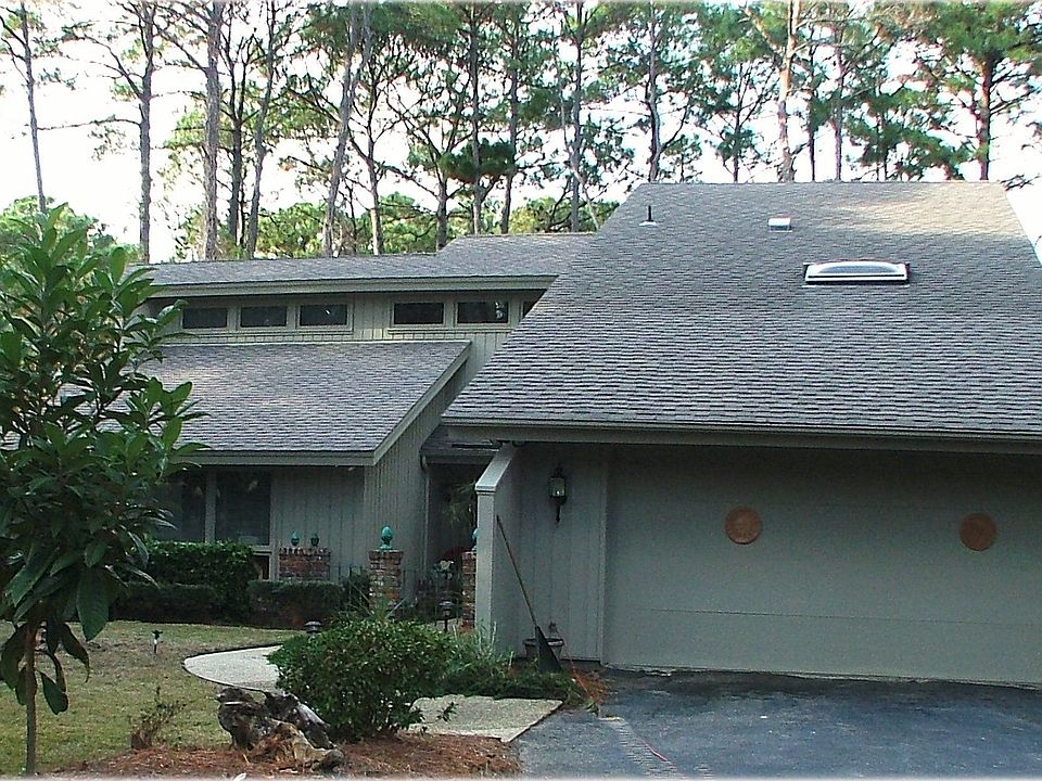 2 car garage at front of home