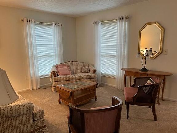 5th image of 935 Canterbury Ct APT A