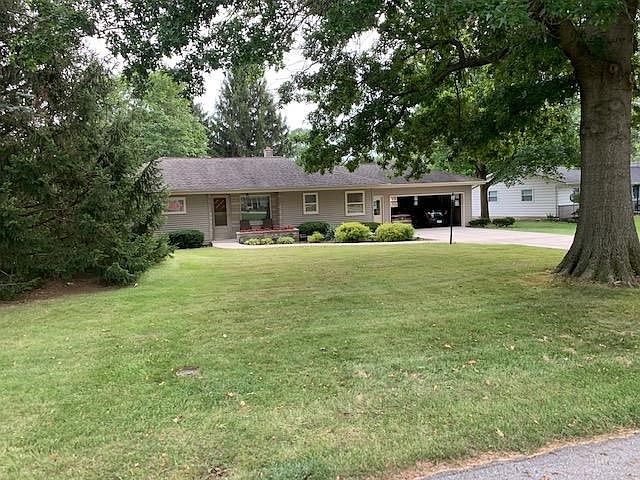 2nd image of 814 Sycamore Ln