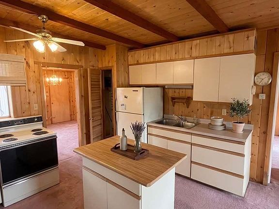 3rd image of 219 Mountain View Ln