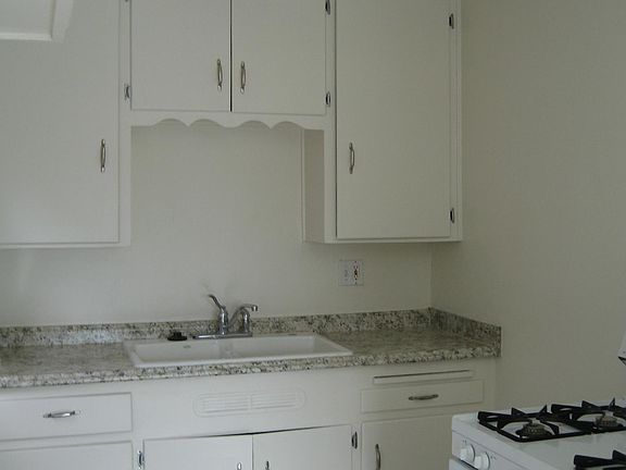 4th image of 826 Agate St