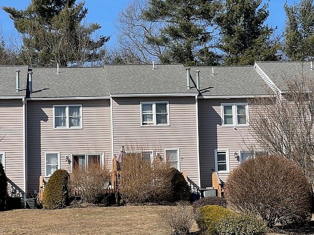 2nd image of 85 Tennis Plaza Rd Unit 9