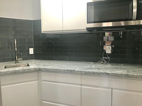 5th image of 1371 Suzanne Ct