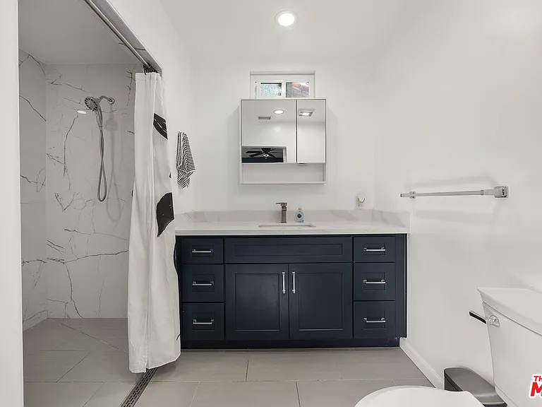 1061 N Euclid St — Photo 8