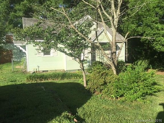2nd image of 2405 1st St