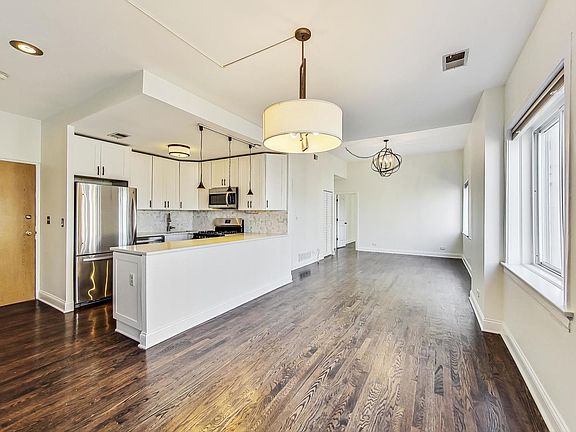4th image of 3325 N Lincoln Ave APT 303