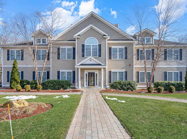 80 Carriage Way #8, Manchester, NH 03102