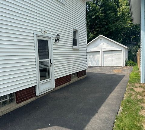 4th image of 66 Armstrong Ave