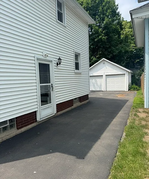 66 Armstrong Ave — Photo 4