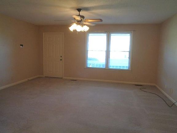 3rd image of 1042 Angela Dr