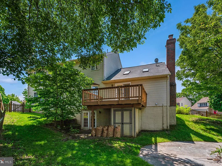 893 Broad Oaks Dr — Photo 2