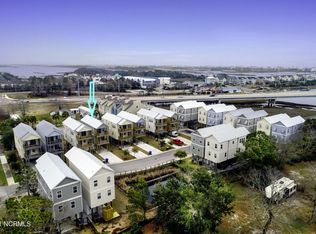 204 Bridgeview Ct #B, Surf City, NC 28445