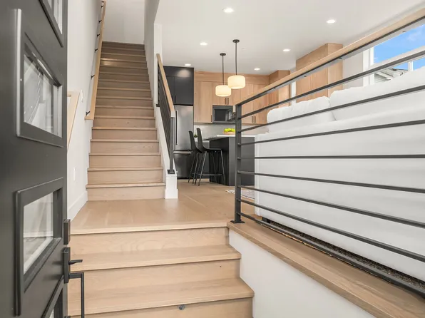 1223 A N #47, Seattle, WA 98117