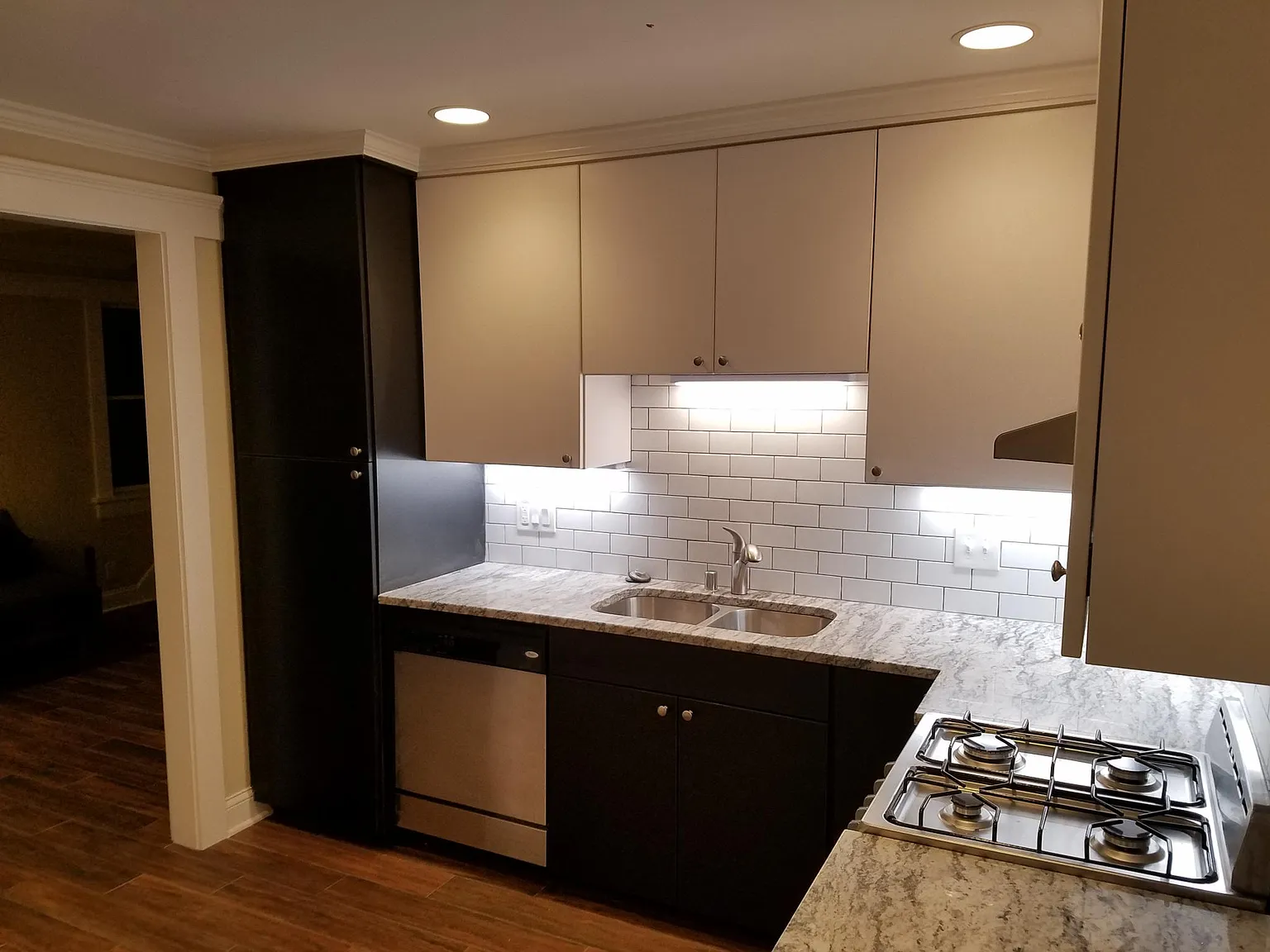 3 bed, 1400 sqft, $2,260 — Photo 1