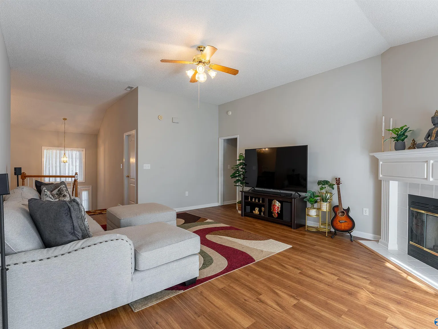 3 bed, 2.5 bath, 2254 sqft, $2,100 — Photo 2
