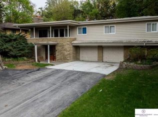 6331 Country Club Rd, Omaha, NE 68152