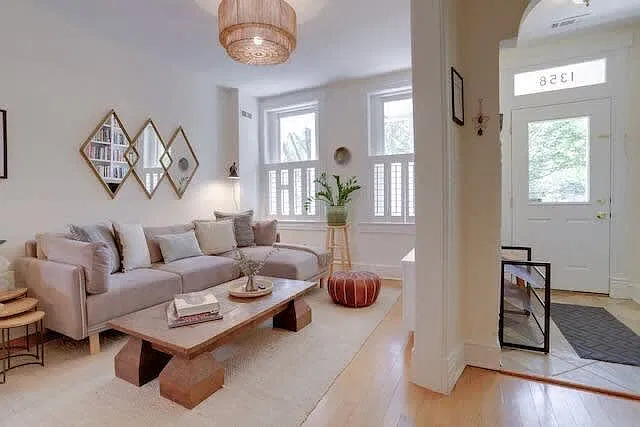 3 bed, 1.5 bath, 1400 sqft, $8,100 — Photo 4