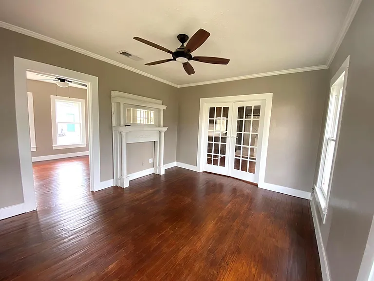 513 E Bernard St — Photo 4