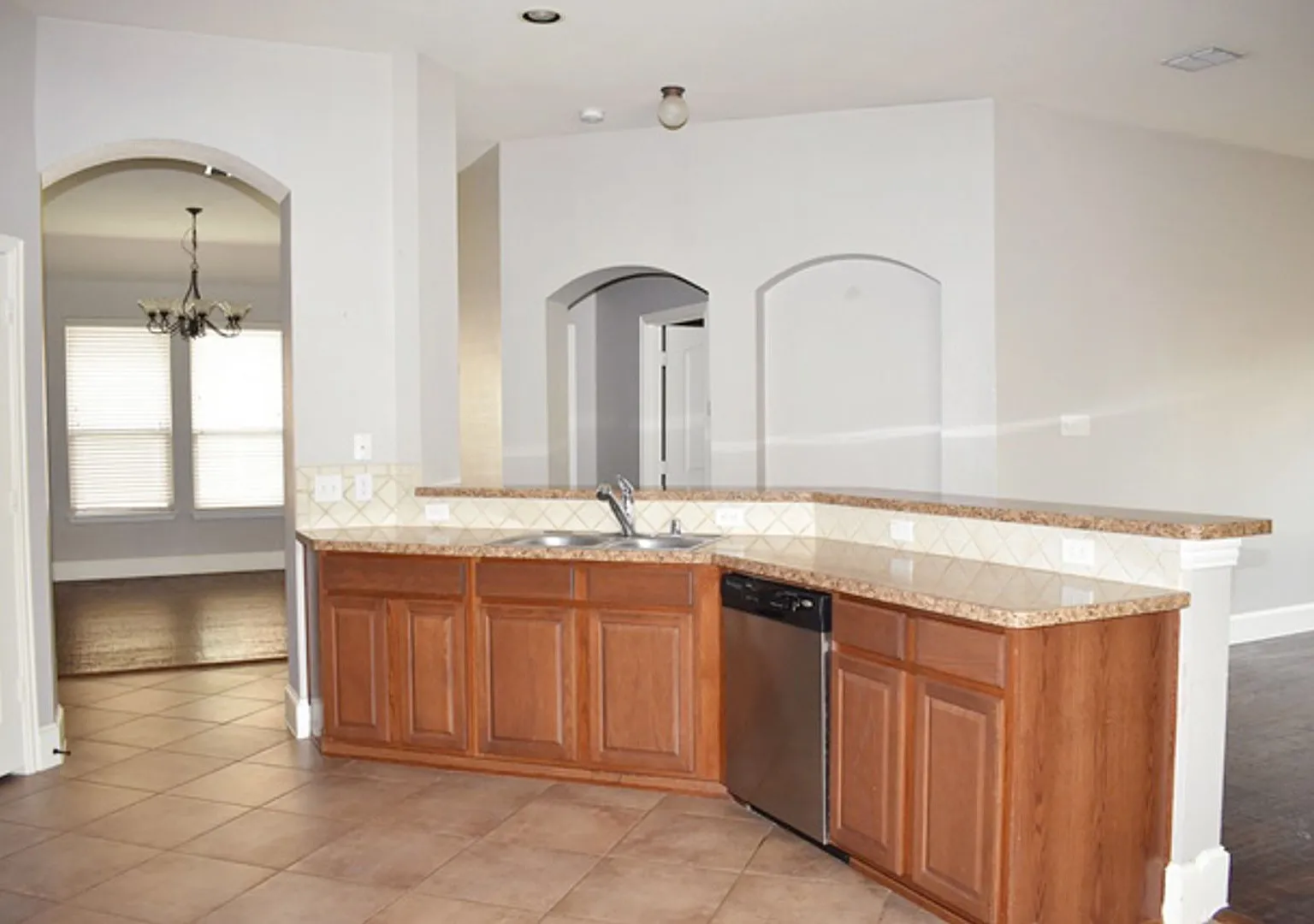 Available Now - Beautiful McKinney Home In Frisco Isd | Hardwood Floors, Stone Fireplace & Commun... — Photo 3