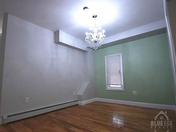 5th image of 1631 Melville St