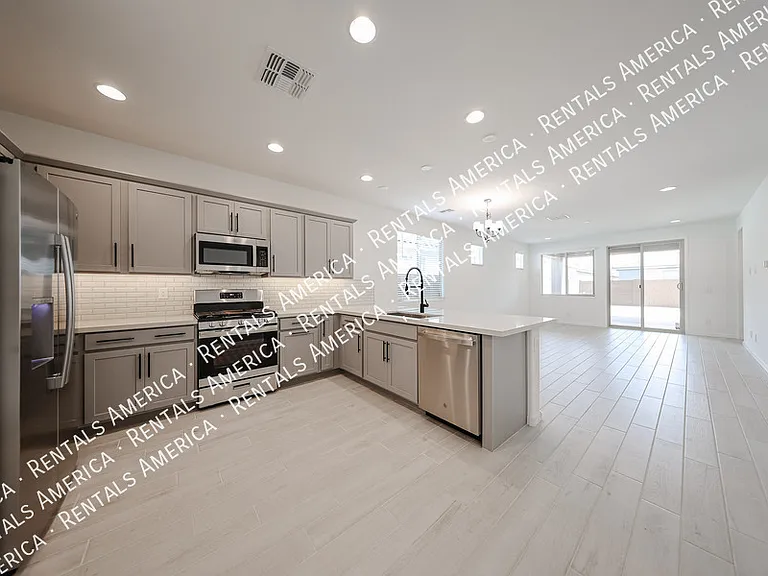 8725 W Windsor Blvd — Photo 9