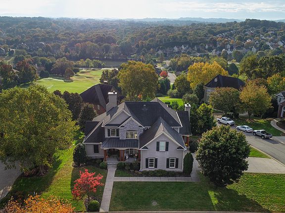 2nd image of 1000 Golf View Ln