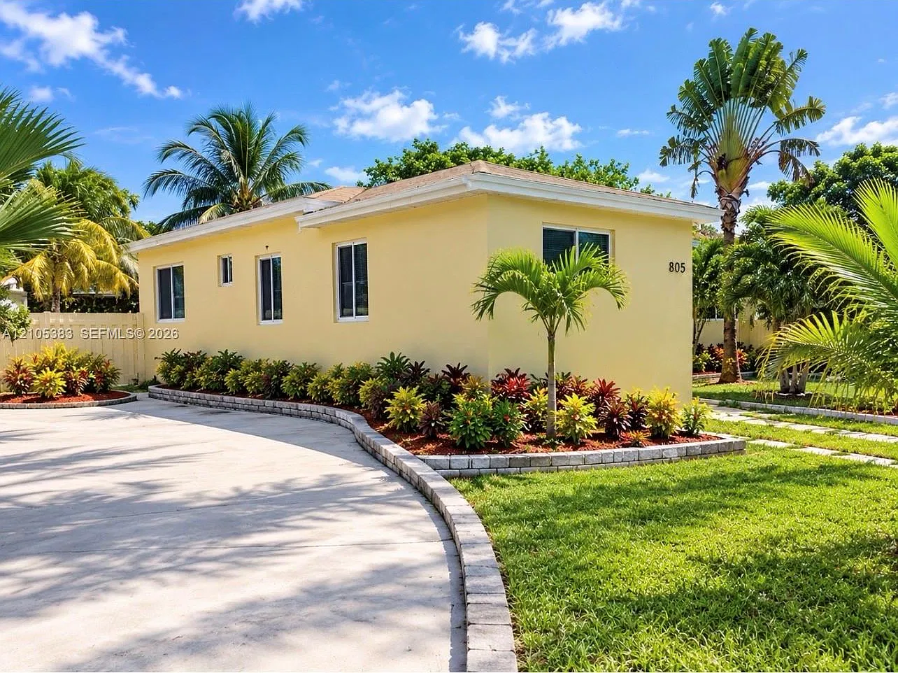 805 NE 138th St, North Miami FL 33161 - North Miami — Photo 2