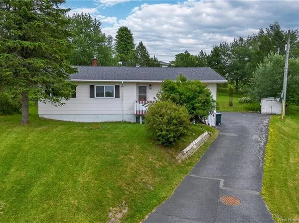 21 Mountain Rd, Saint John, NB E2J 2W7