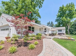 871 Holmdel Rd, Holmdel, NJ 07733