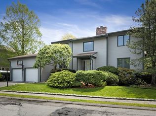 9 Elizabeth Rd, Marblehead, MA 01945