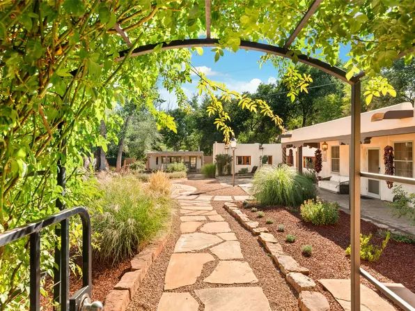 1571 Bishops Lodge Rd, Santa Fe, NM 87506