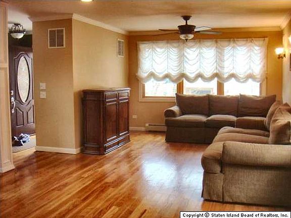 4th image of 270 Eltingville Blvd