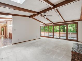 706 Queensferry Rd, Cary, NC 27511