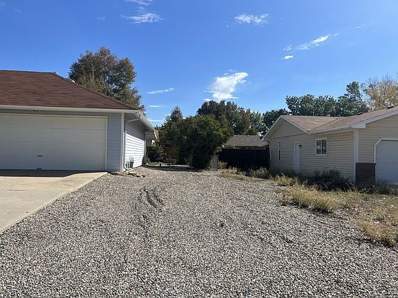 5th image of 584 Agana St