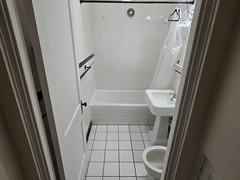 220 4th St NE #8 — Photo 8