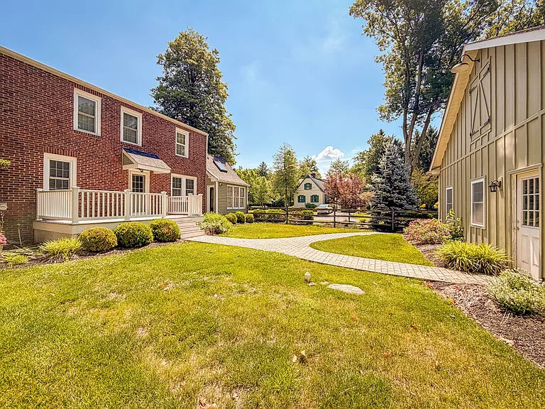 1237 Pine Grove Rd — Photo 35